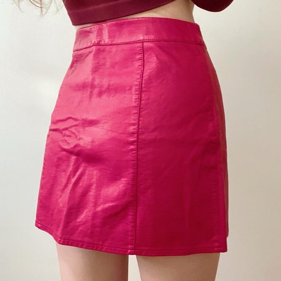 Forever 21 pink faux leather mini skirt with zipper size S - Picture 2 of 6